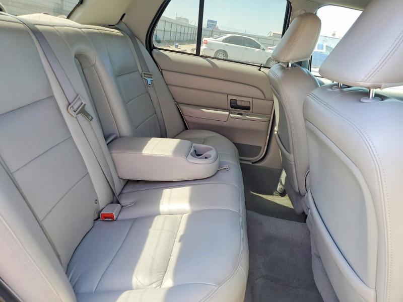 52262046 :رقم المزاد ، 2FAFP74W63X212040 vin ، 2003 Ford Crown Victoria مزاد بيع