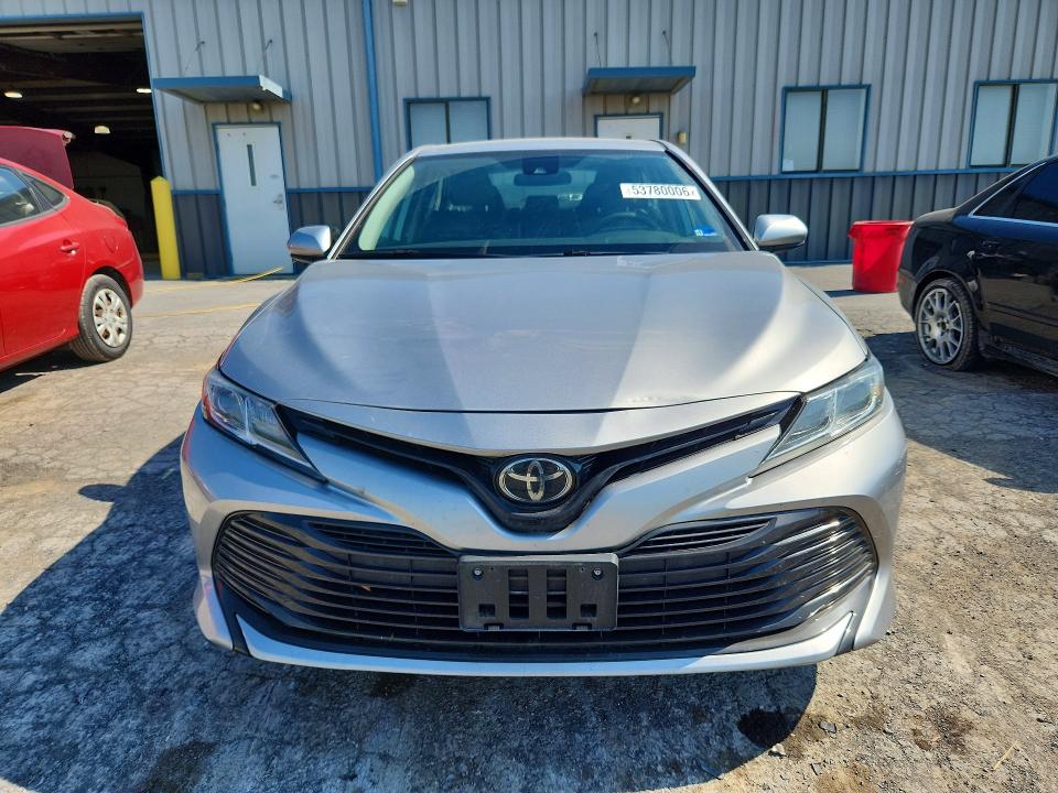53780006 :رقم المزاد ، 4T1B11HK7KU747376 vin ، 2019 Toyota Camry مزاد بيع