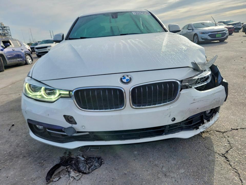 55379436 :رقم المزاد ، WBA8B9G31HNU51936 vin ، 2017 Bmw 330 مزاد بيع