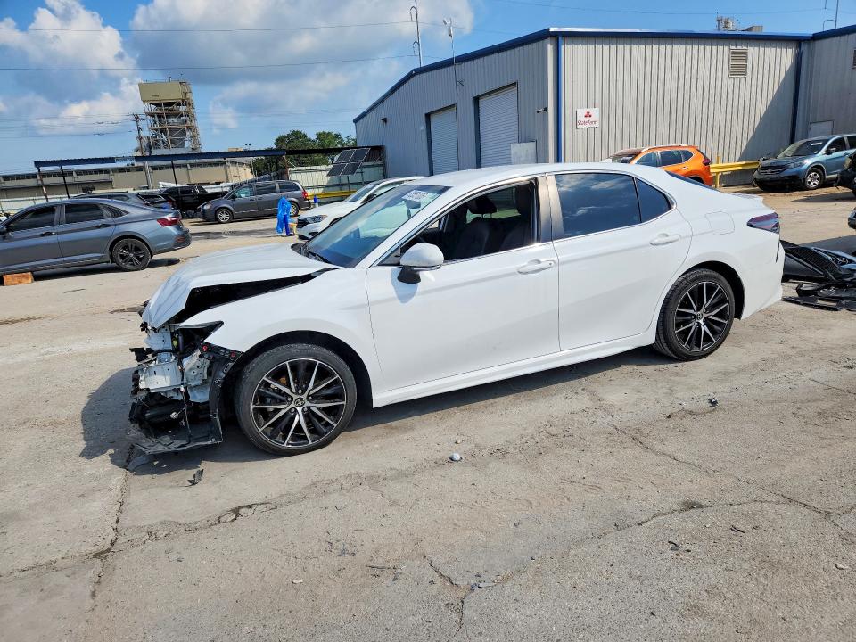 53551006 :رقم المزاد ، 4T1G11AK6PU781025 vin ، 2023 Toyota Camry مزاد بيع