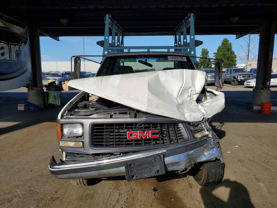 54909796 :رقم المزاد ، 1GDGC24R2XF098493 vin ، 1999 Gmc Sierra مزاد بيع