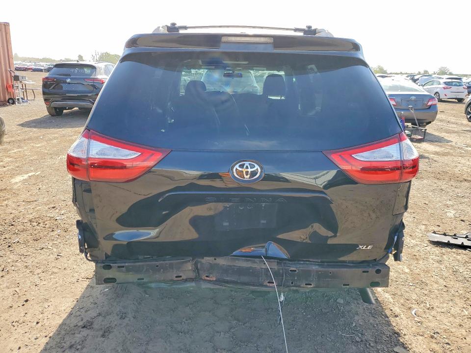 52813646 :رقم المزاد ، 5TDYZ3DC9HS849471 vin ، 2017 Toyota Sienna مزاد بيع