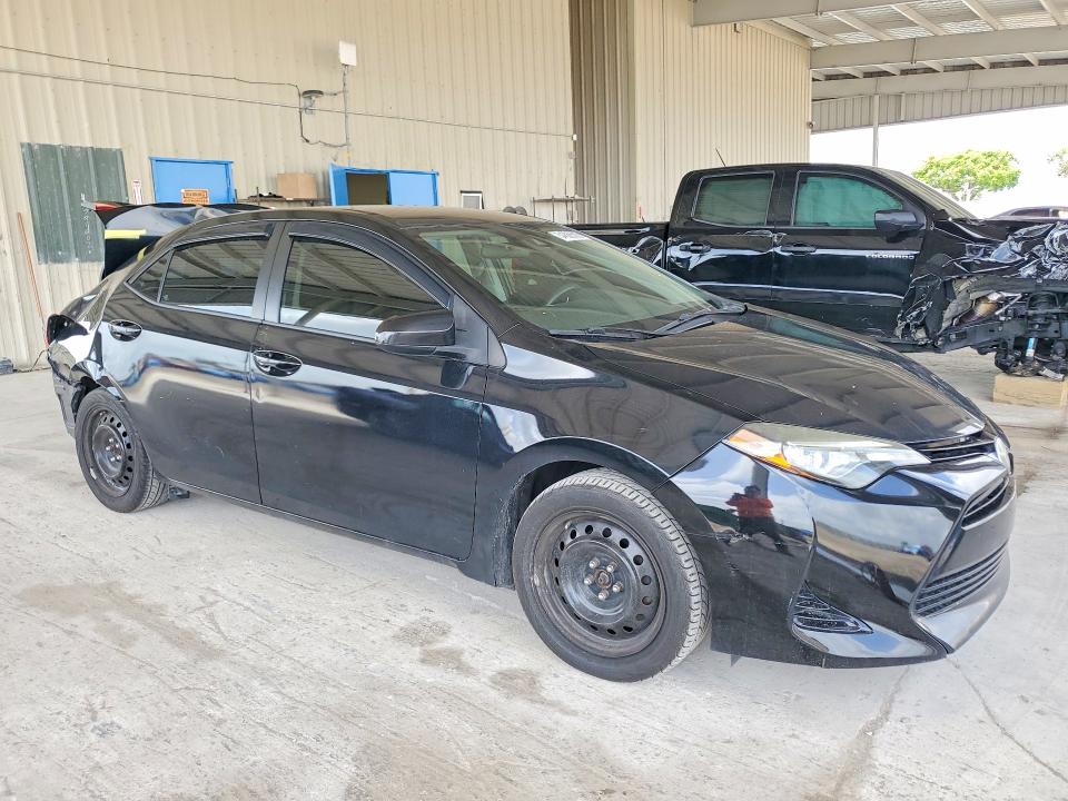 54886586 :رقم المزاد ، 5YFBURHE3HP628038 vin ، 2017 Toyota Corolla مزاد بيع