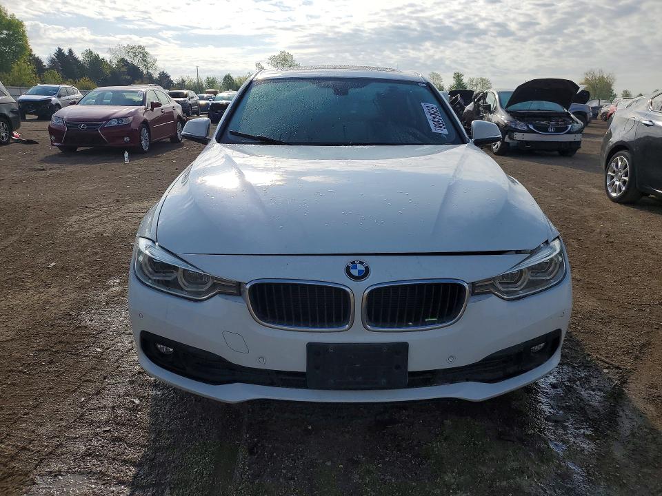 52864566 :رقم المزاد ، WBA8A3C56JA505218 vin ، 2018 Bmw 320 مزاد بيع