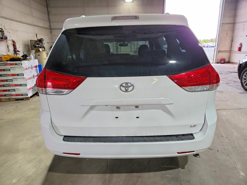 53365046 :رقم المزاد ، 5TDKK3DCXBS090797 vin ، 2011 Toyota Sienna مزاد بيع