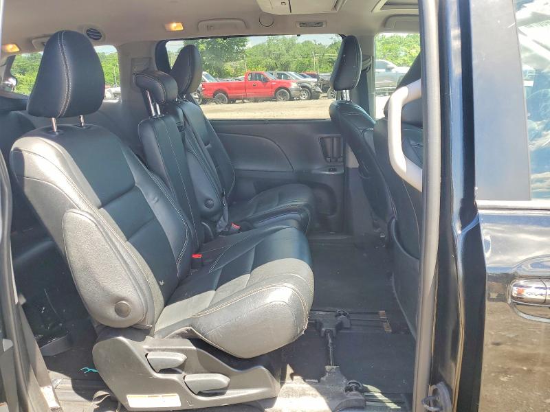55246076 :رقم المزاد ، 5TDXZ3DC7JS949294 vin ، 2018 Toyota Sienna مزاد بيع