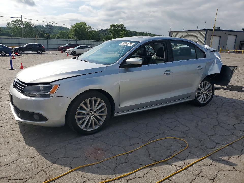 54970616 :رقم المزاد ، 3VWL17AJ3EM404132 vin ، 2014 Volkswagen Jetta مزاد بيع