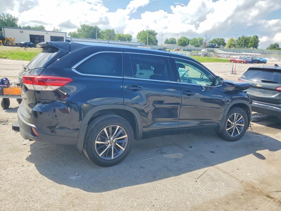 2017 Toyota Highlander მანქანა იყიდება აუქციონზე, vin: 5TDJZRFH9HS432252, აუქციონის ნომერი: 55041126