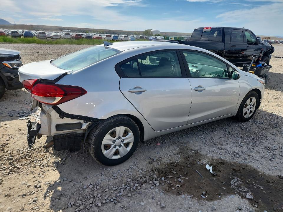 53053636 :رقم المزاد ، 3KPFL4A73HE145038 vin ، 2017 Kia Forte مزاد بيع