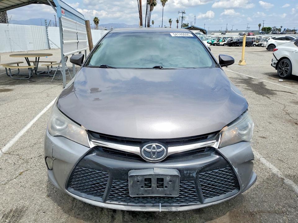 54146606 :رقم المزاد ، 4T1BF1FKXHU376677 vin ، 2017 Toyota Camry مزاد بيع