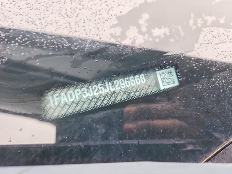 52552036 :رقم المزاد ، 1FADP3J25JL296668 vin ، 2018 Ford Focus مزاد بيع