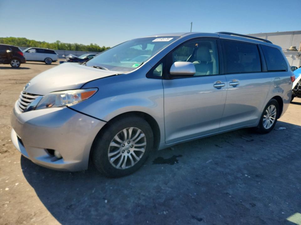 53195176 :رقم المزاد ، 5TDYK3DC6FS635877 vin ، 2015 Toyota Sienna مزاد بيع