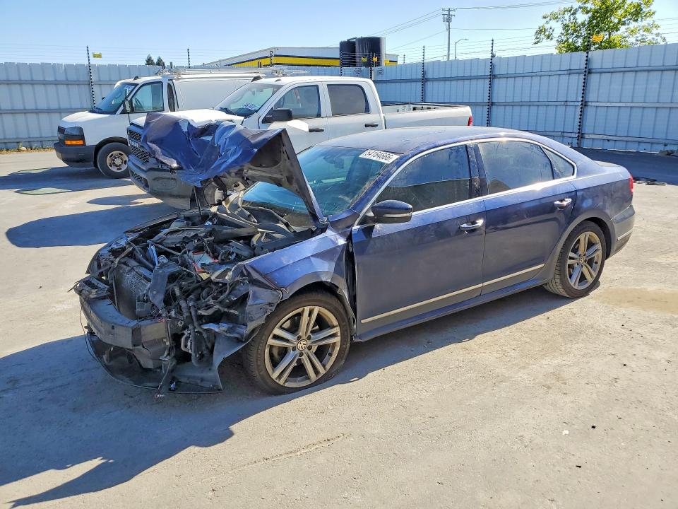 54164666 :رقم المزاد ، 1VWBT7A3XFC033979 vin ، 2015 Volkswagen Passat مزاد بيع