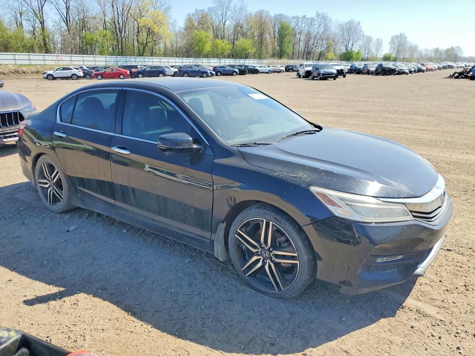 52036586 :رقم المزاد ، 1HGCR3F91HA005032 vin ، 2017 Honda Accord مزاد بيع