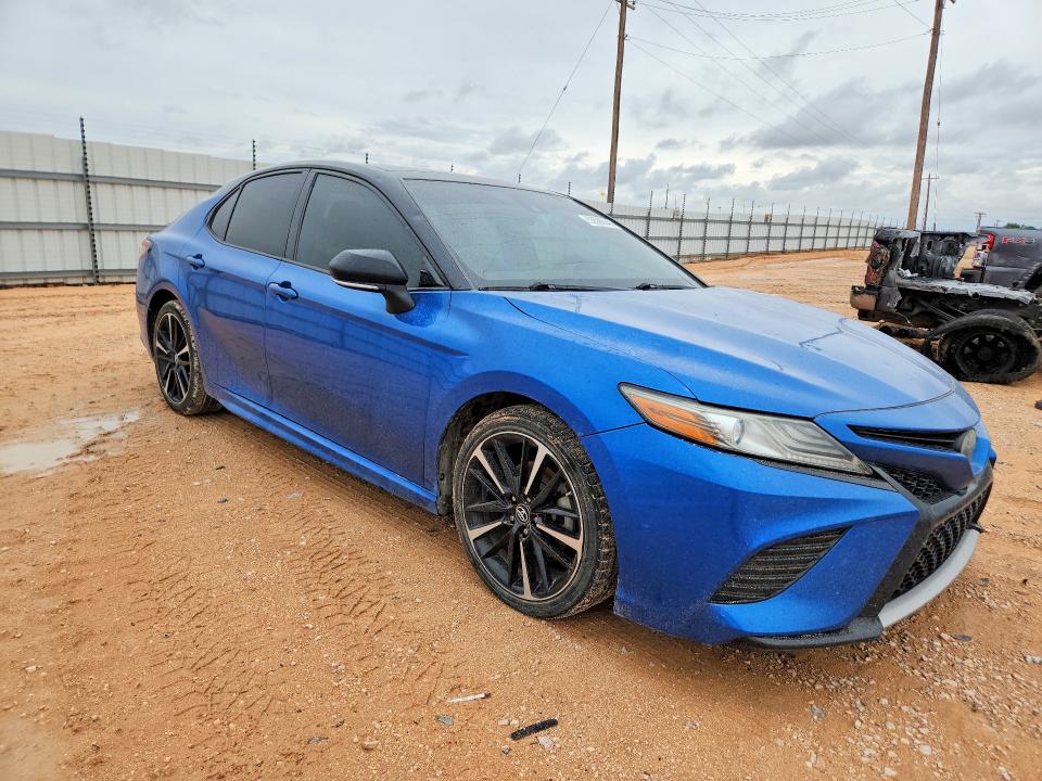 53590546 :رقم المزاد ، 4T1B61HK7KU220942 vin ، 2019 Toyota Camry مزاد بيع