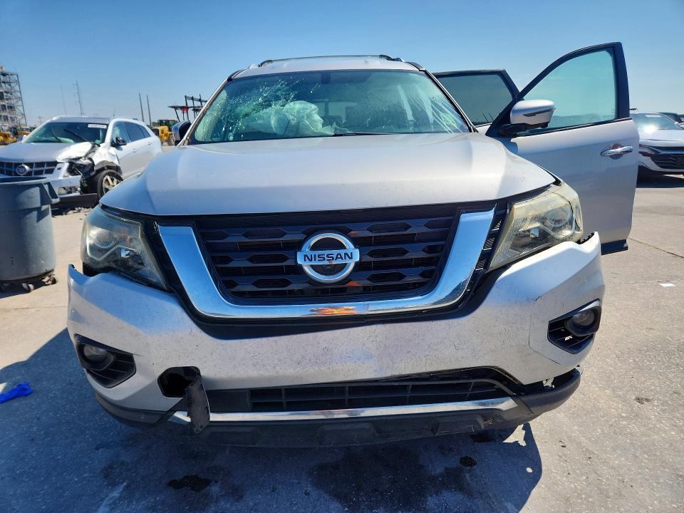 53224646 :رقم المزاد ، 5N1DR2MN1HC601237 vin ، 2017 Nissan Pathfinder مزاد بيع