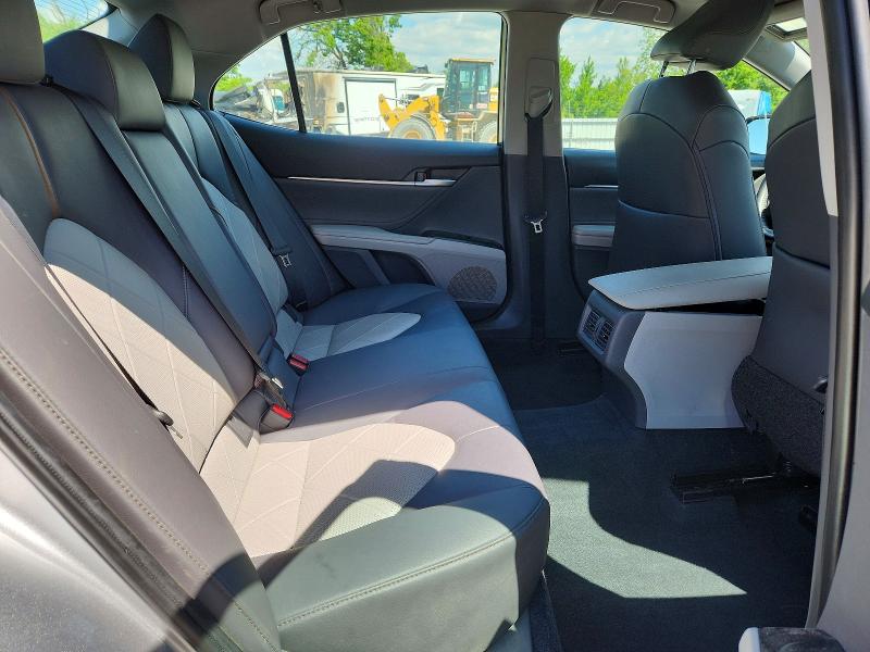 52297216 :رقم المزاد ، 4T1B11HK9JU062097 vin ، 2018 Toyota Camry مزاد بيع