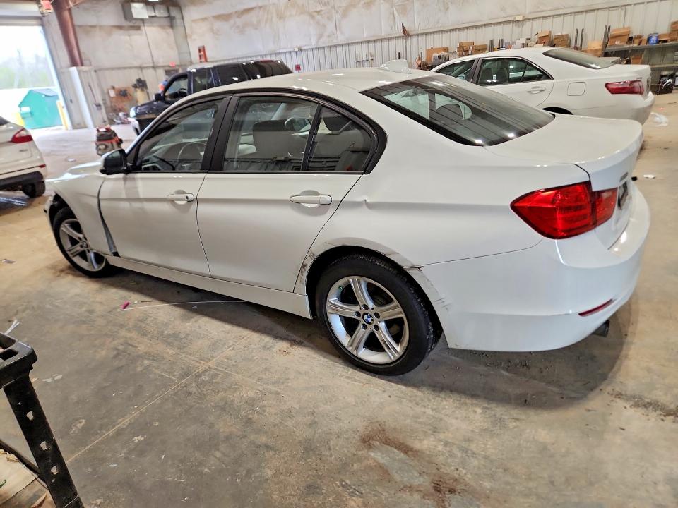 52206946 :رقم المزاد ، WBA3C3C57FK202020 vin ، 2015 Bmw 320 مزاد بيع