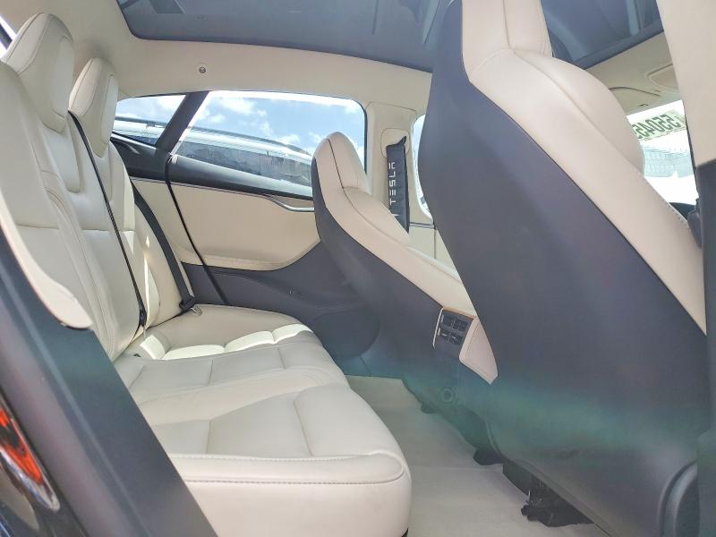 55045946 :رقم المزاد ، 5YJSA1E23JF276987 vin ، 2018 Tesla Model S مزاد بيع