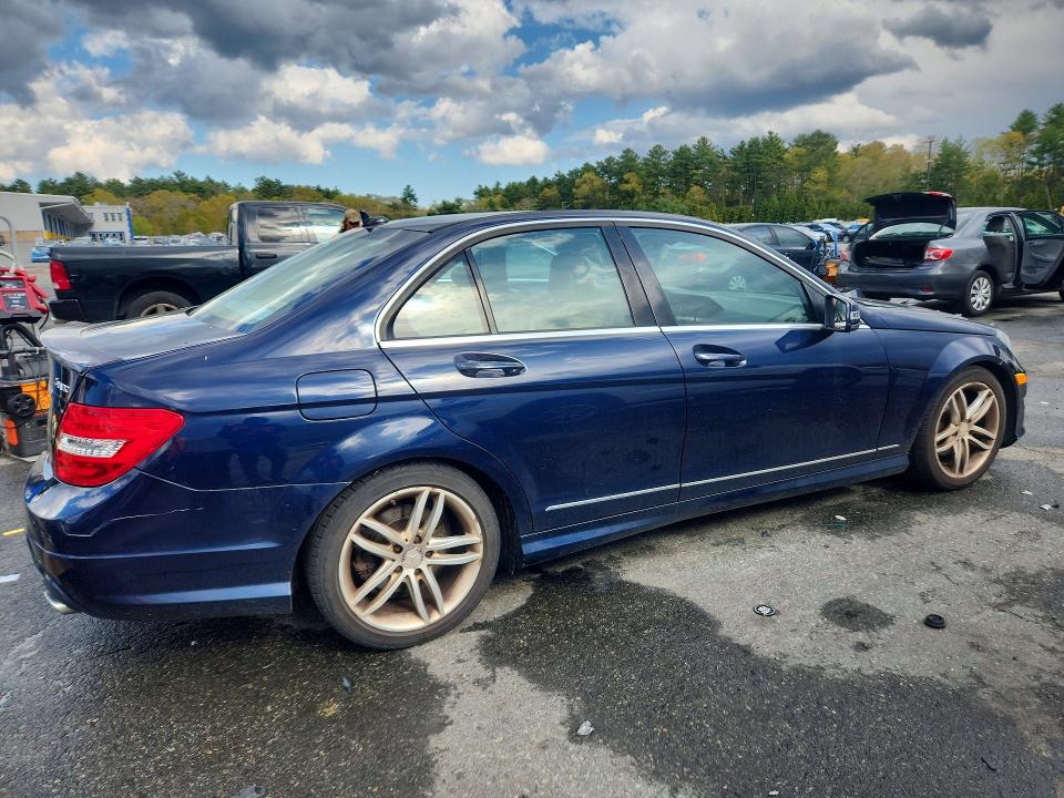 2012 Mercedes-benz C მანქანა იყიდება აუქციონზე, vin: WDDGF8BB8CR208790, აუქციონის ნომერი: 52880066