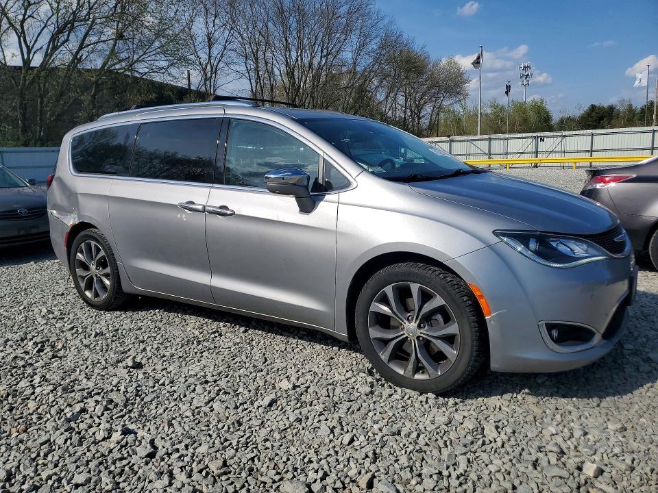 51082056 :رقم المزاد ، 2C4RC1GG8HR744518 vin ، 2017 Chrysler Pacifica مزاد بيع