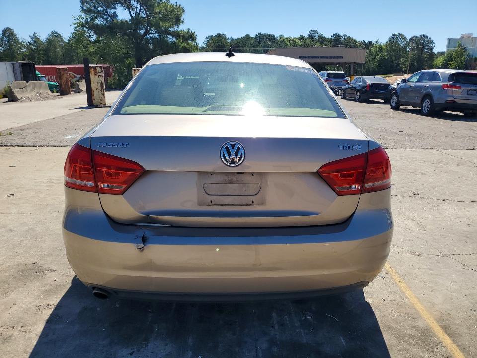 53752756 :رقم المزاد ، 1VWBV7A33FC038743 vin ، 2015 Volkswagen Passat مزاد بيع