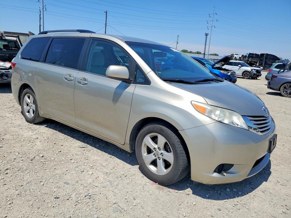 54133106 :رقم المزاد ، 5TDKK3DC0FS690055 vin ، 2015 Toyota Sienna مزاد بيع
