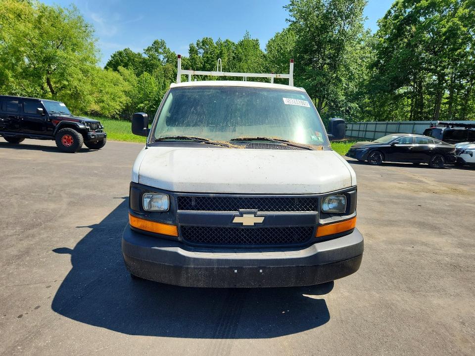 53214376 :رقم المزاد ، 1GCWGBFF8H1117358 vin ، 2017 Chevrolet Express G2500 مزاد بيع
