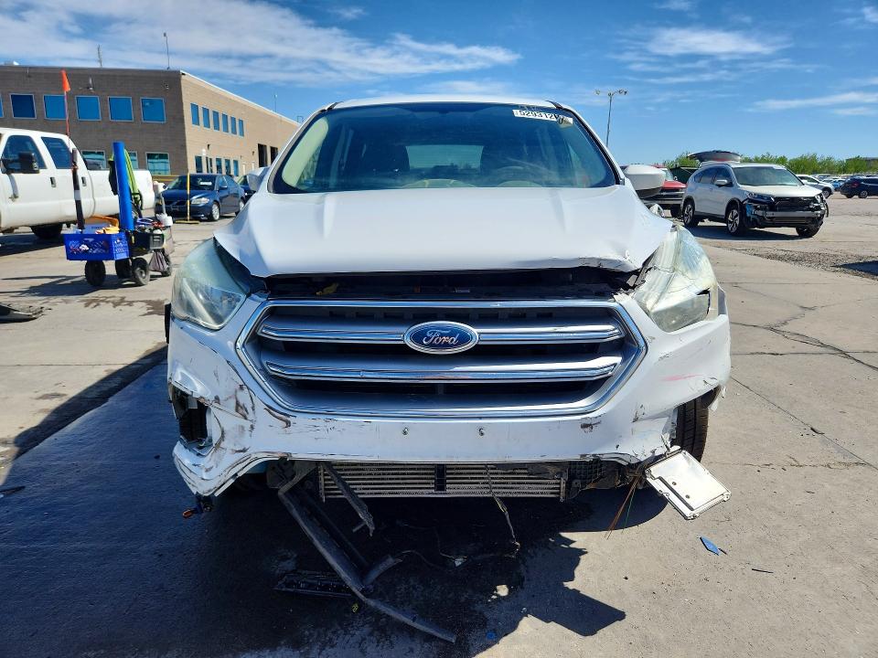 Продажа на аукционе авто 2017 Ford Escape, vin: 1FMCU9G95HUB05370, номер лота: 52931206