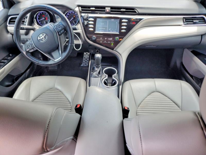 55224266 :رقم المزاد ، 4T1B11HK5JU576643 vin ، 2018 Toyota Camry مزاد بيع