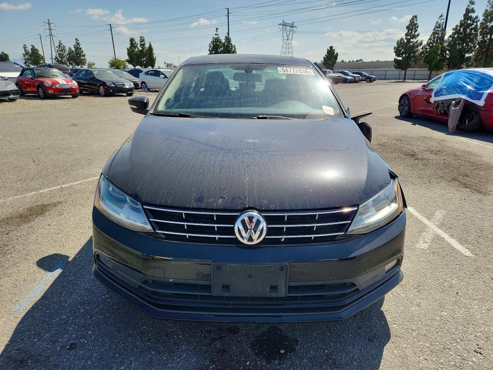 54717316 :رقم المزاد ، 3VWL17AJ1JM226067 vin ، 2018 Volkswagen Jetta مزاد بيع