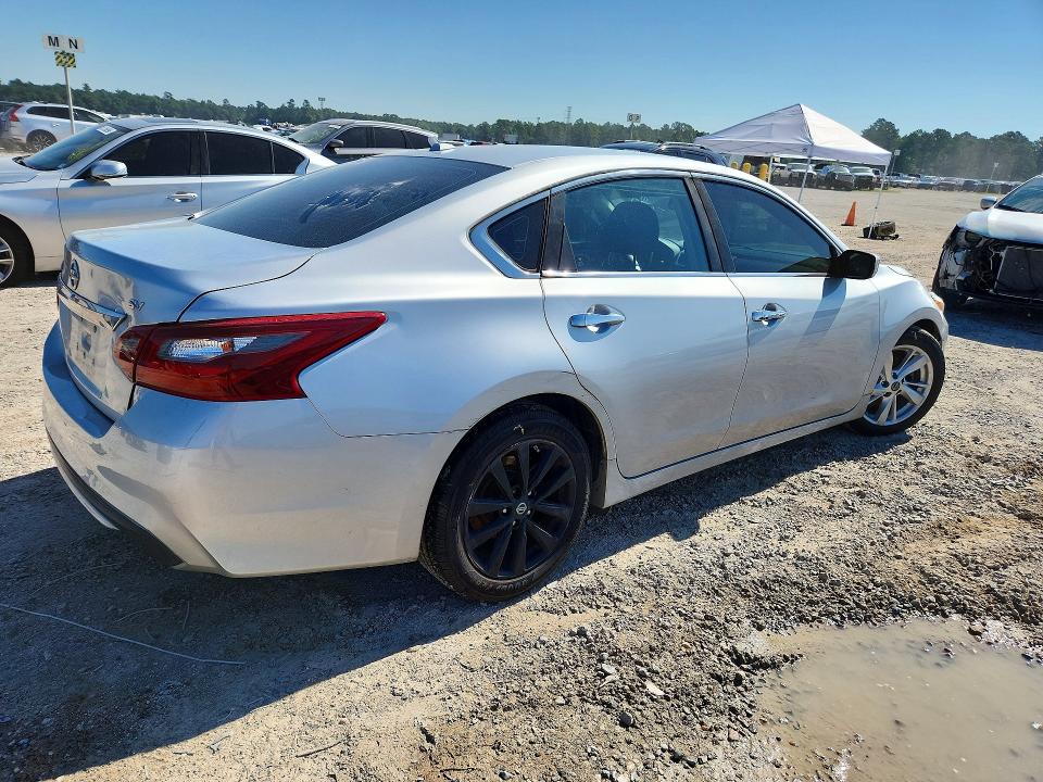 53134826 :رقم المزاد ، 1N4AL3AP3JC243672 vin ، 2018 Nissan Altima مزاد بيع