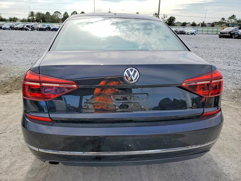 52091116 :رقم المزاد ، 1VWAA7A34JC013317 vin ، 2018 Volkswagen Passat مزاد بيع