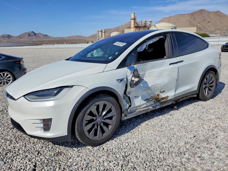 Продажа на аукционе авто 2018 Tesla Model X, vin: 5YJXCBE26JF090415, номер лота: 54845596