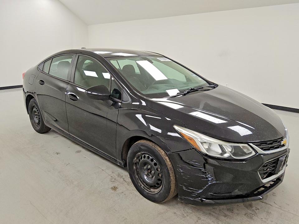 55061656 :رقم المزاد ، 1G1BC5SM4J7200037 vin ، 2018 Chevrolet Cruze مزاد بيع