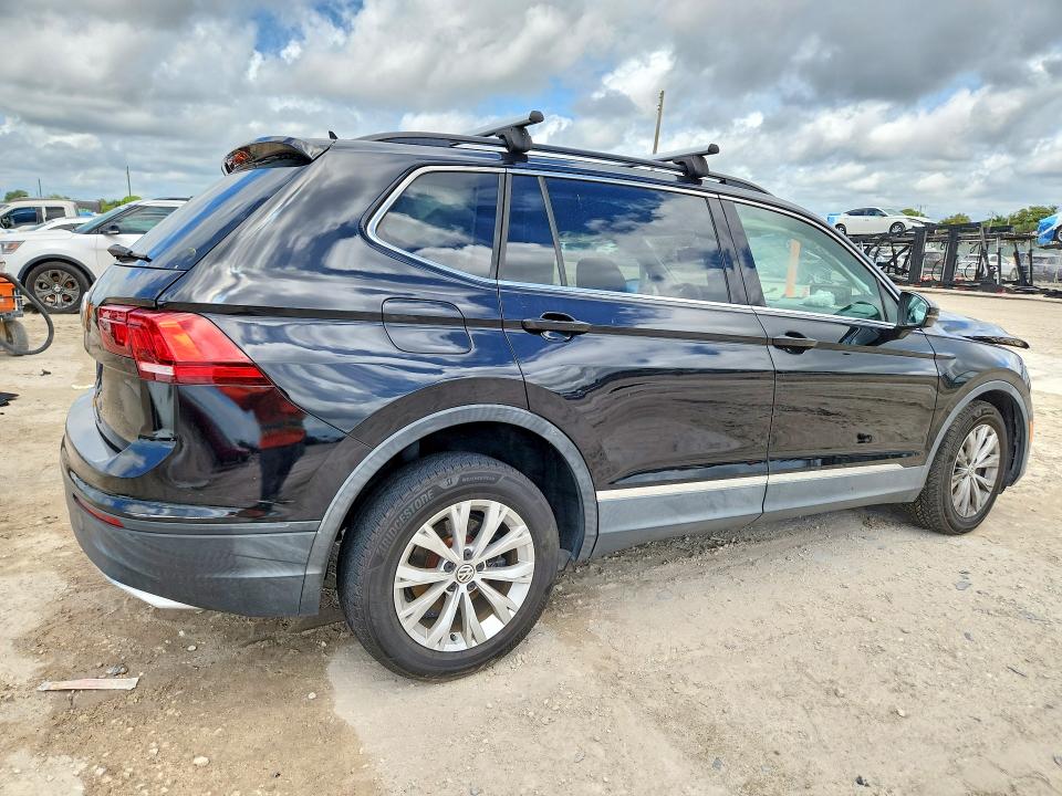 52355486 :رقم المزاد ، 3VV3B7AX4JM210161 vin ، 2018 Volkswagen Tiguan مزاد بيع