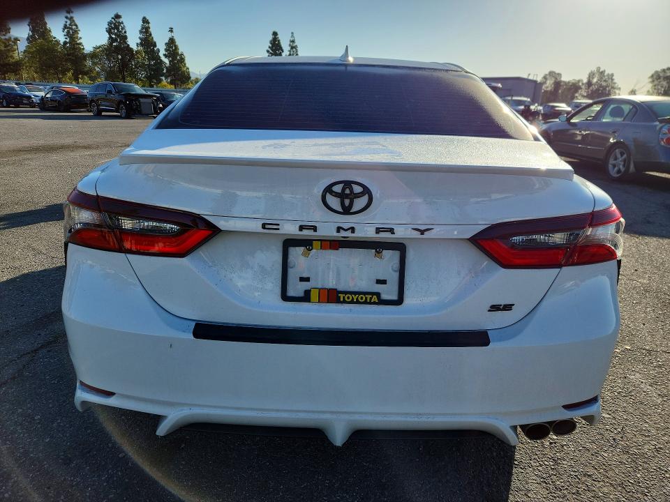 52451176 :رقم المزاد ، 4T1G11AK4NU038974 vin ، 2022 Toyota Camry مزاد بيع