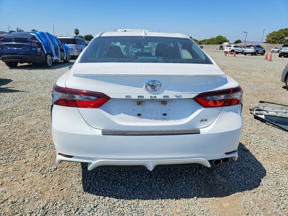 54150666 :رقم المزاد ، 4T1G11AK8MU536903 vin ، 2021 Toyota Camry مزاد بيع