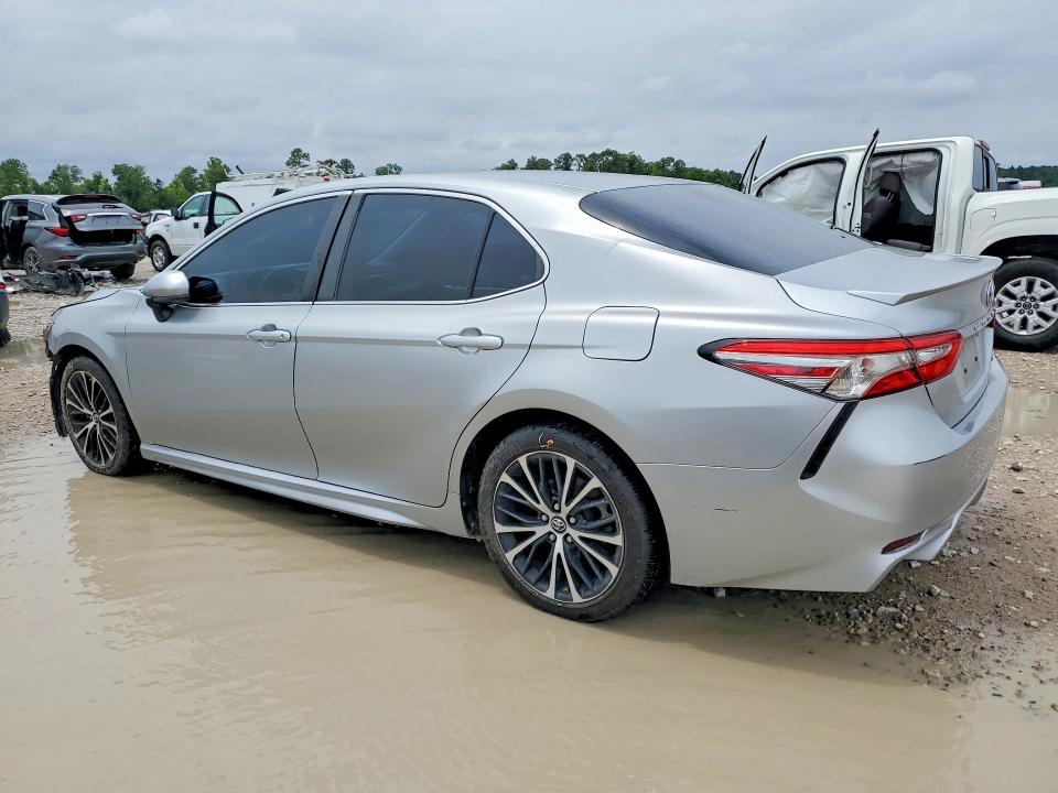 53135936 :رقم المزاد ، 4T1B11HK4JU048401 vin ، 2018 Toyota Camry مزاد بيع