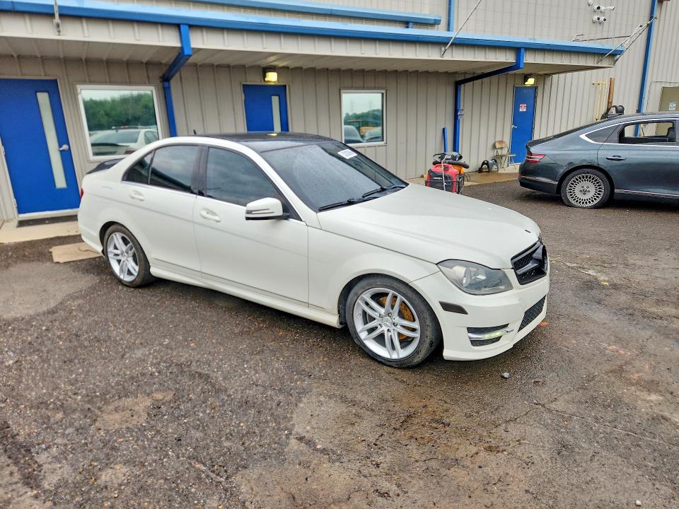 2012 Mercedes-benz C მანქანა იყიდება აუქციონზე, vin: WDDGF4HB0CR218066, აუქციონის ნომერი: 53202896