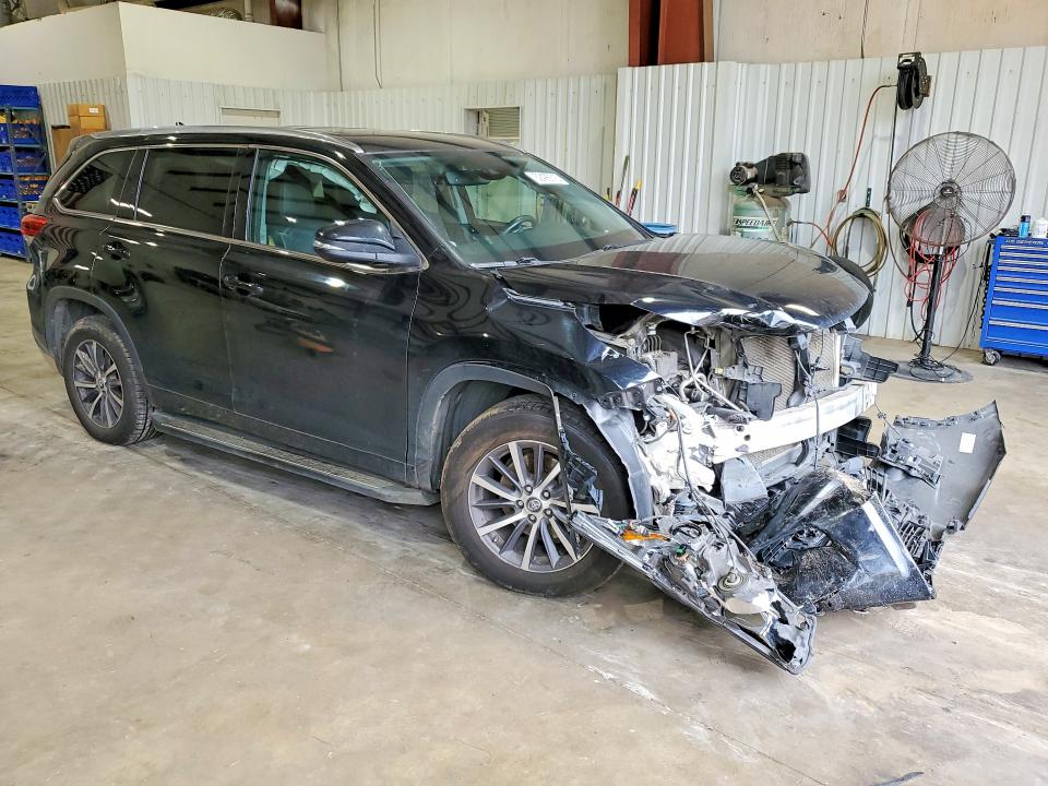 Продаж на аукціоні авто 2018 Toyota Highlander, vin: 5TDKZRFH7JS544221, номер лоту: 52495516