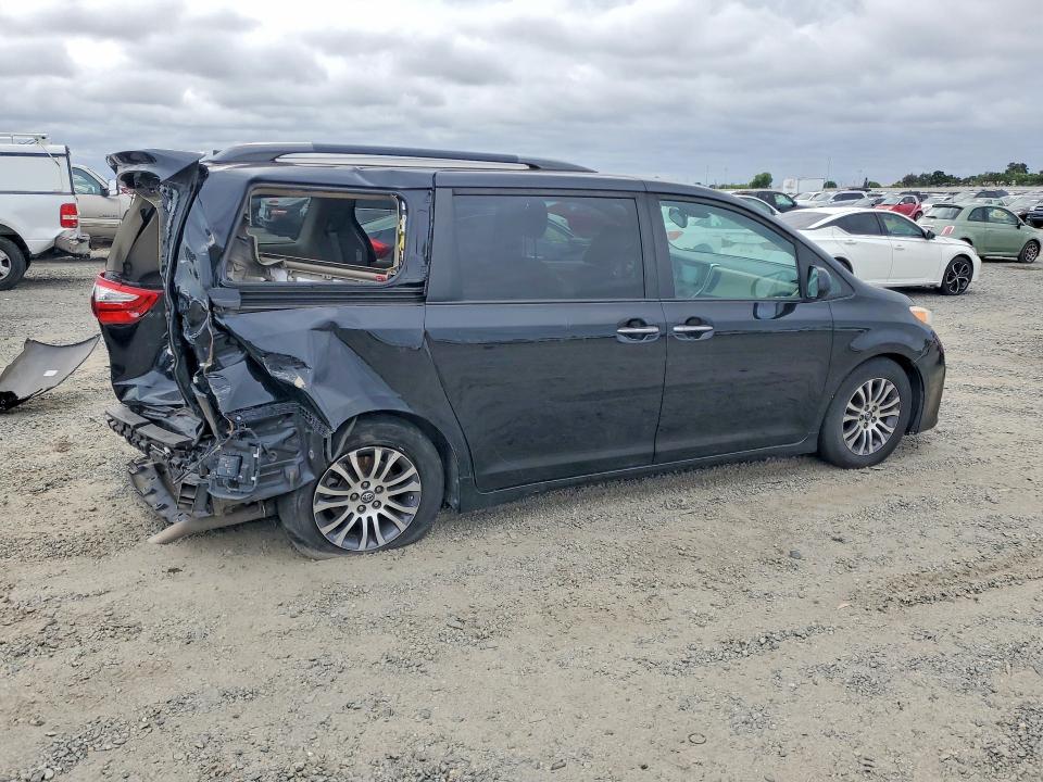 52378956 :رقم المزاد ، 5TDYZ3DC9KS999670 vin ، 2019 Toyota Sienna مزاد بيع