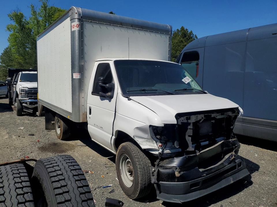 48711636 :رقم المزاد ، 1FDWE3FN1NDC09940 vin ، 2022 Ford Econoline مزاد بيع