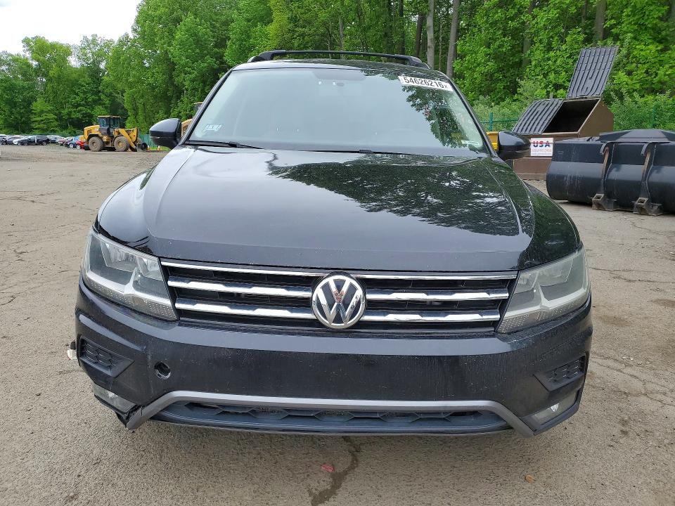 54626216 :رقم المزاد ، 3VV1B7AX7JM037582 vin ، 2018 Volkswagen Tiguan مزاد بيع