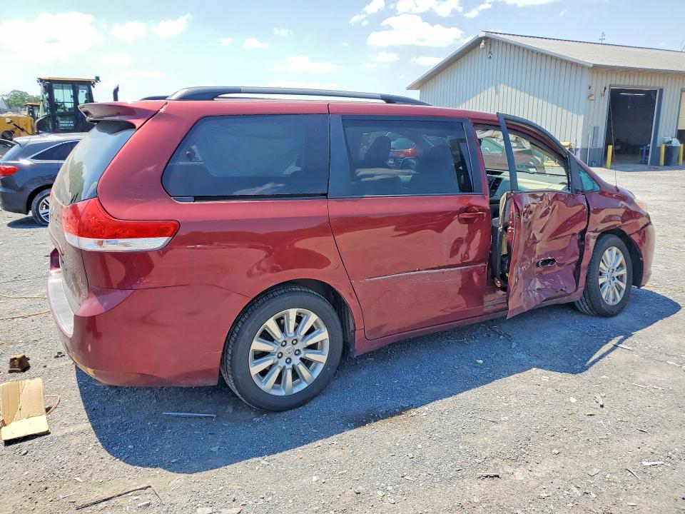 53931086 :رقم المزاد ، 5TDDK3DC0ES074010 vin ، 2014 Toyota Sienna مزاد بيع