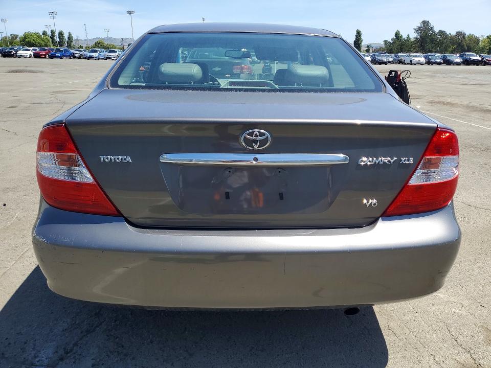 52457716 :رقم المزاد ، 4T1BF30K54U583069 vin ، 2004 Toyota Camry مزاد بيع