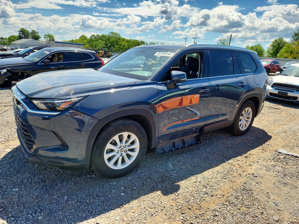 2024 Toyota Grand Highlander მანქანა იყიდება აუქციონზე, vin: 5TDAAAB54RS009990, აუქციონის ნომერი: 55194236