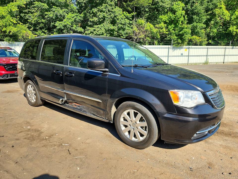 2015 Chrysler Town & Country მანქანა იყიდება აუქციონზე, vin: 2C4RC1BG5FR526282, აუქციონის ნომერი: 53588096