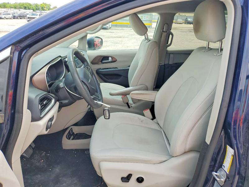 54847916 :رقم المزاد ، 2C4RC1DG9HR553744 vin ، 2017 Chrysler Pacifica مزاد بيع