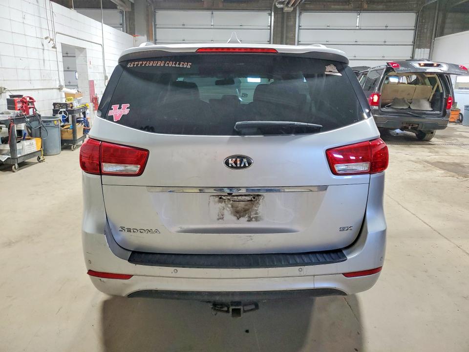 51885076 :رقم المزاد ، KNDMC5C13H6312400 vin ، 2017 Kia Sedona مزاد بيع